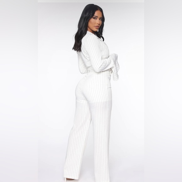 Fashion Nova 2 piece White w Black Pinstripe Suit jacket and Pants Size medium - Picture 3 of 3